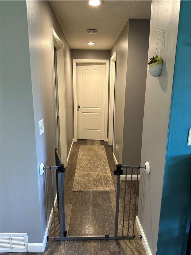 Bedroom hallway | Image 14