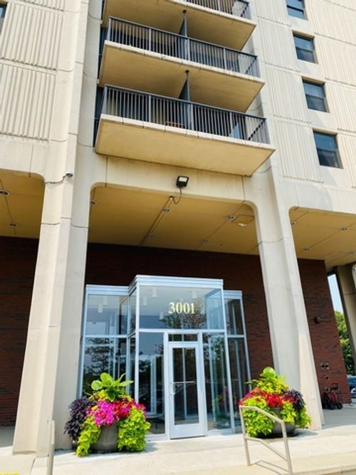 1303-3001 S Michigan Ave, Chicago, IL, 60616-3154 | Card Image