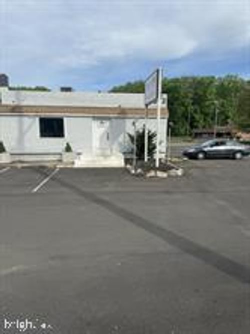 590 Us Highway 130, East Windsor, NJ, 08520-2623 | Card Image