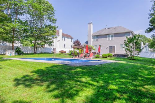 4 Bloomington St, Medford, NY, 11763-1580 | Card Image