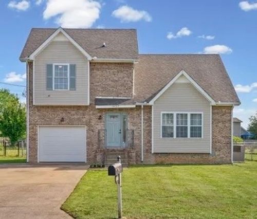 1037 Summerhaven Rd, Clarksville, TN, 37042-4798 | Card Image