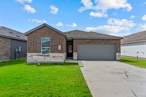 724 Horsetail Ln, New Braunfels, TX, 78132-0294 | Card Image