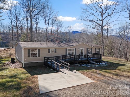 105 Satinwood Dr, Burnsville, NC, 28714-5574 | Card Image