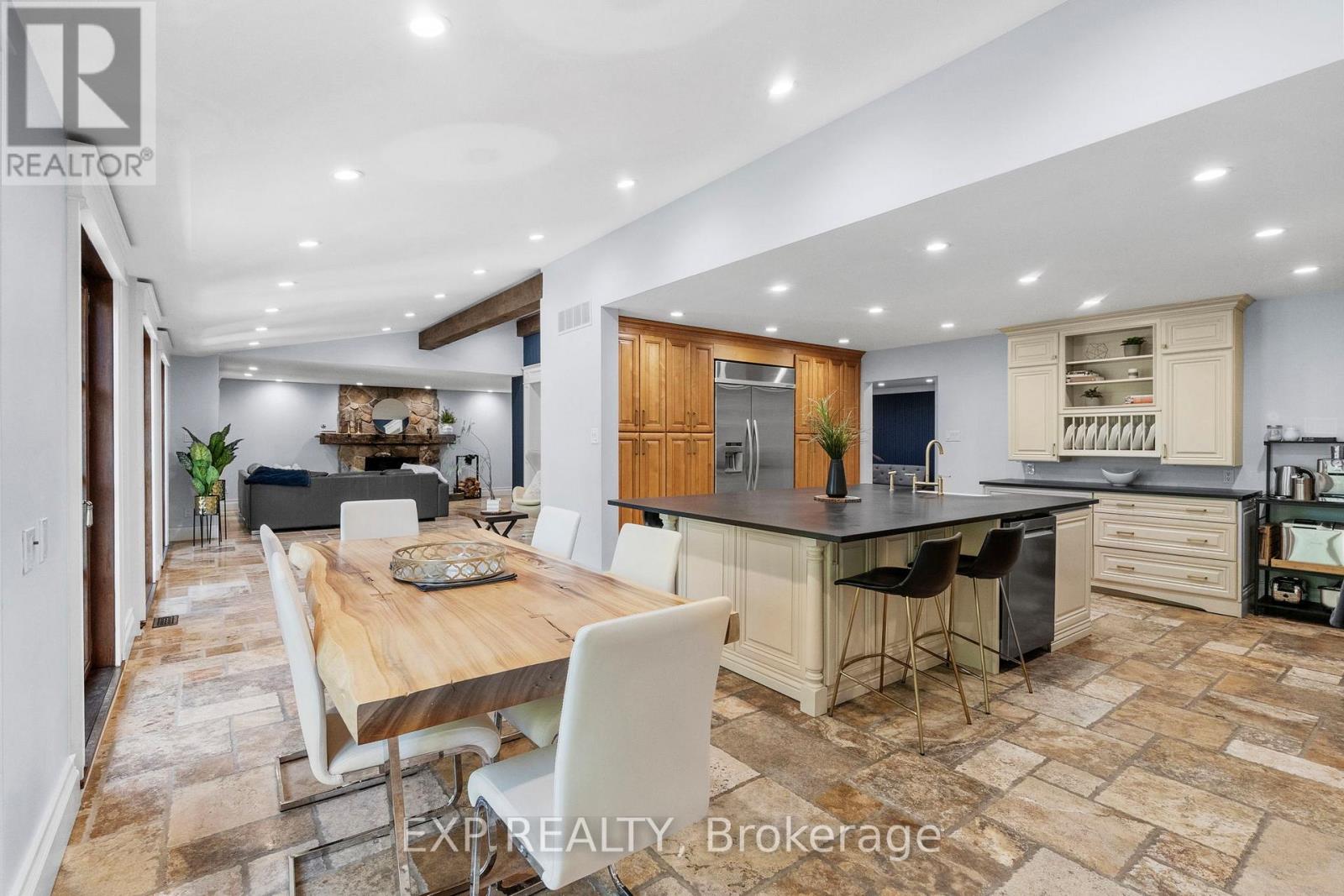 Residential in Newmarket (Stonehaven-Wyndham) 5