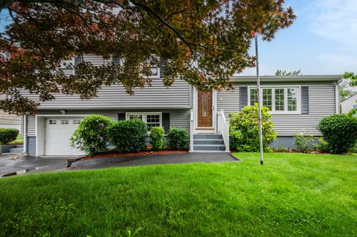 56 Dellwood Dr, Waterbury, CT, 06708-3905 | Card Image