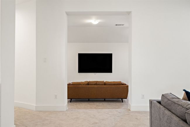 Upstairs Living room | Image 27