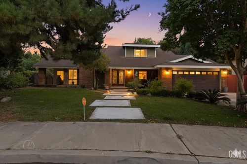 1700 Club View Dr, Bakersfield, CA, 93309-3545 | Card Image