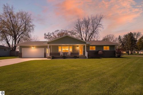 402 Second Street, Breckenridge, MI, 48615 | Card Image