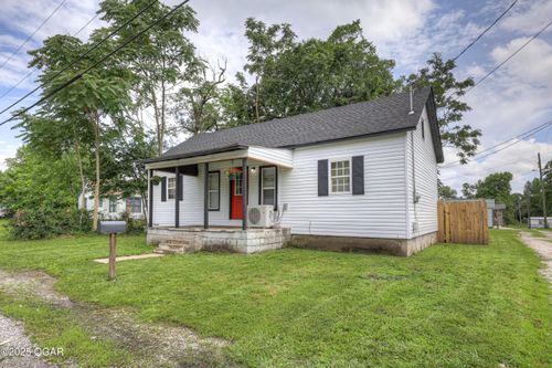 421 W 6th St, Baxter Springs, KS, 66713-2506 | Card Image