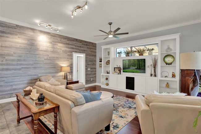 Cozy Family Room Finishes | Image 7