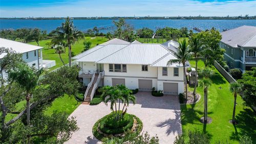 1115 Bayshore Dr, ENGLEWOOD, FL, 34223-4607 | Card Image