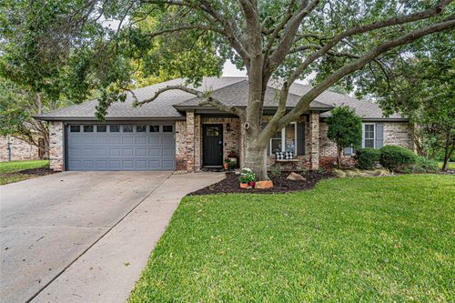 911 Meadowlark Ln, Granbury, TX, 76048-2513 | Card Image