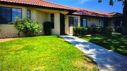 19269 Elm Dr, Apple Valley, CA, 92308-8992 | Card Image
