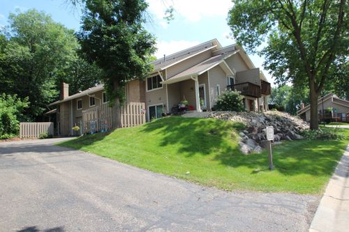 5304 Yorktown Ln N, Plymouth, MN, 55442-1938 | Card Image