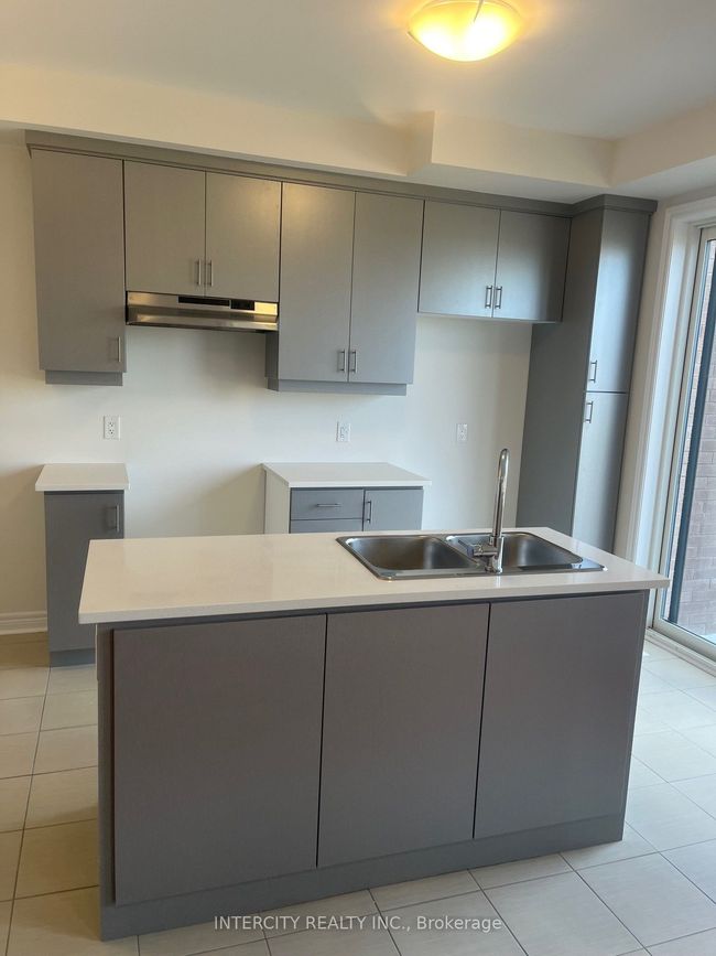 132 Mumbai Dr, House attached with 3 bedrooms, 4 bathrooms and 1 parking in Markham ON | Image 6