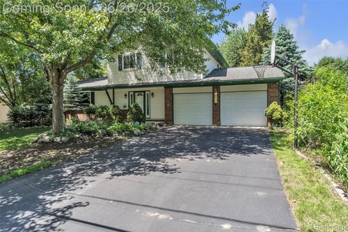 1840 Glen Iris Dr, Commerce Township, MI, 48382-2104 | Card Image