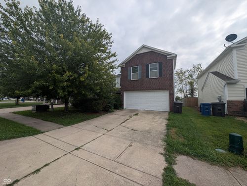 1329 Central Park Dr, Shelbyville, IN, 46176-2471 | Card Image