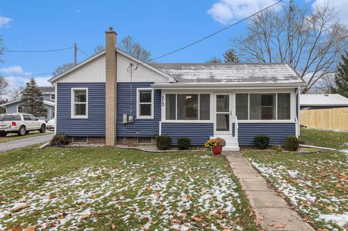 213 Clark St, Grass Lake, MI, 49240-9433 | Card Image