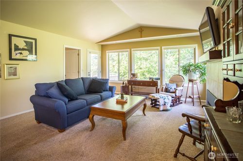 2016 Creekside Ln, Anacortes, WA, 98221-2462 | Card Image