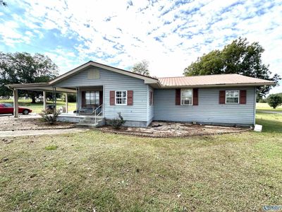 6221 County Road 81, House other with 3 bedrooms, 2 bathrooms and null parking in Danville AL | Image 1