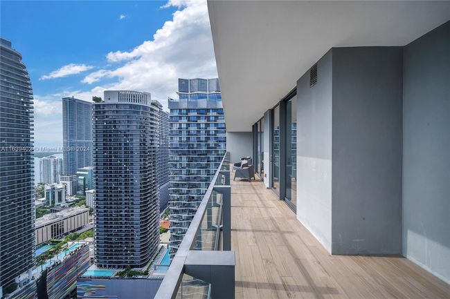 APT-3705 - 88 Sw 7 Th St, Condo with 2 bedrooms, 3 bathrooms and null parking in MIAMI FL | Image 16