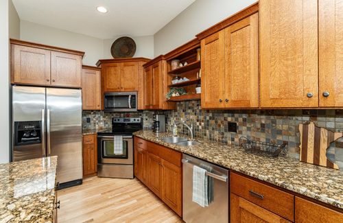 3915 Berkshire Rd Sw, Rochester, MN, 55902-1738 | Card Image