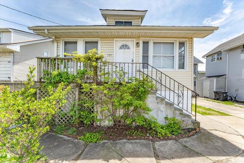 209 Seagirt Ave, Far Rockaway, NY, 11691-5616 | Card Image