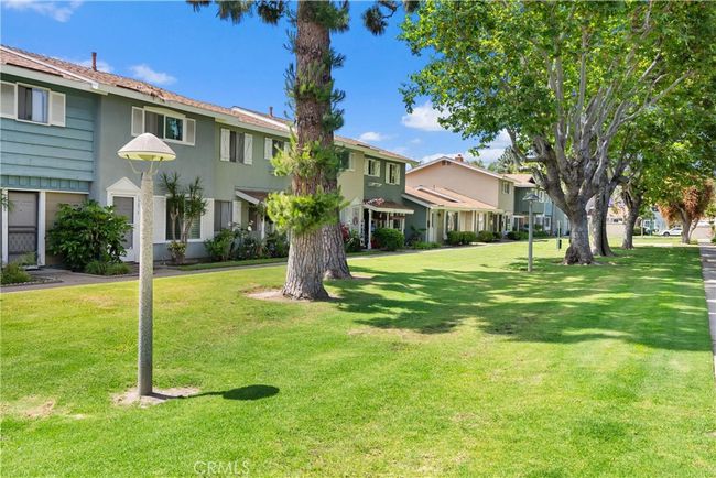 19860 Claremont Ln, Condo with 1 bedrooms, 1 bathrooms and 2 parking in Huntington Beach CA | Image 11
