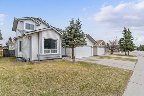 395 Millrise Dr Sw, Calgary, AB, T2Y2C7 | Card Image