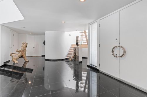 2 W View Dr, Oyster Bay, NY, 11771-2811 | Card Image