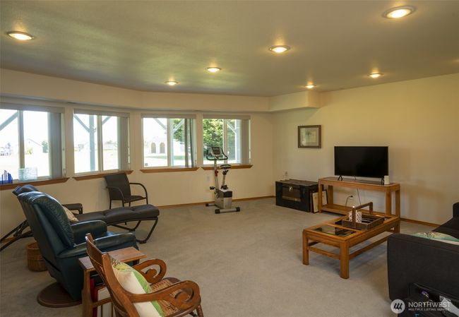 Family Room DB | Image 22