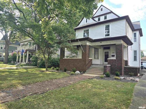 704 Washington St, Pekin, IL, 61554-4724 | Card Image