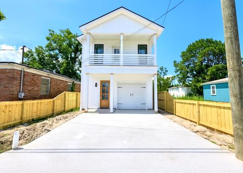 2032 Forest Ave, North Charleston, SC, 29405-8198 | Card Image