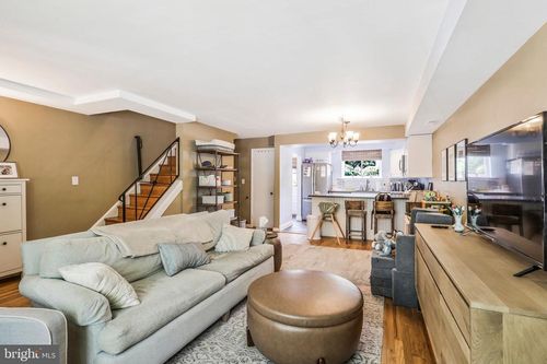 3826 King St, ALEXANDRIA, VA, 22302-1906 | Card Image