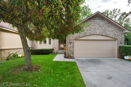 31183 Misty Pines Dr, Farmington Hills, MI, 48336-1264 | Card Image