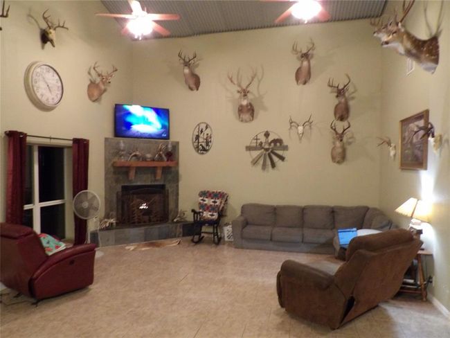 LIVING ROOM | Image 4