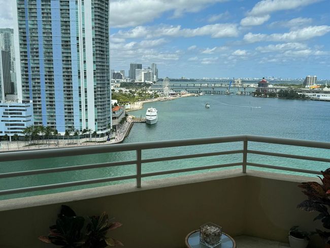 APT-1912 - 888 Brickell Key Dr, Condo with 2 bedrooms, 3 bathrooms and null parking in Miami FL | Image 41