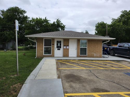 306 W Avenue D, Rosebud, TX, 76570-3382 | Card Image