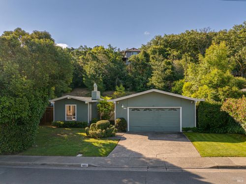 695 Sunset Pkwy, Novato, CA, 94947-4813 | Card Image