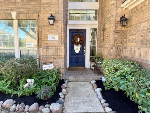 317 Marina Oaks Ct, Kemah, TX, 77565-2691 | Card Image