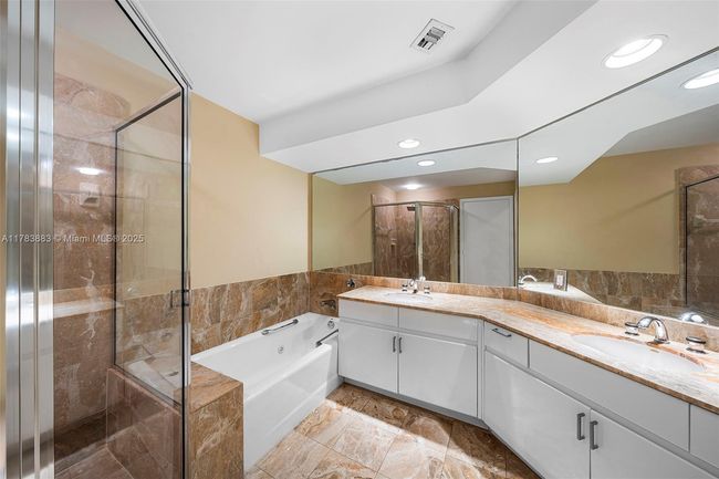 APT-2611 - 888 Brickell Key Dr, Condo with 2 bedrooms, 3 bathrooms and null parking in Miami FL | Image 18