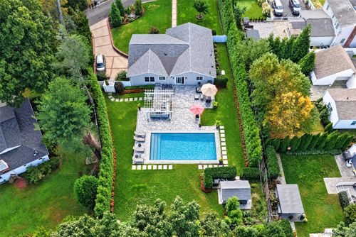 116 Valley Ave, Locust Valley, NY, 11560-2016 | Card Image