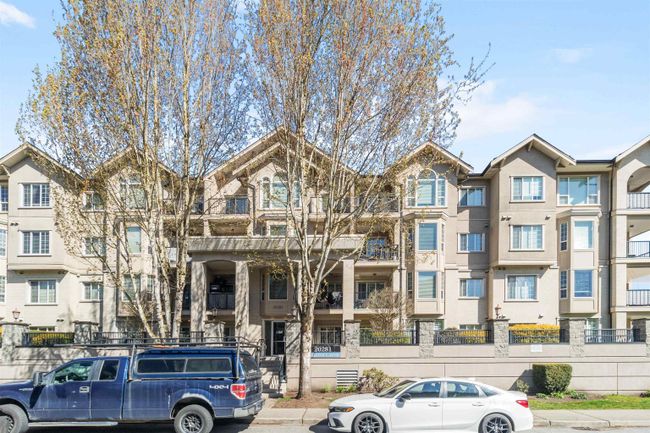 305 - 20281 53 A Avenue, Condo with 2 bedrooms, 1 bathrooms and 1 parking in Langley BC | Image 1