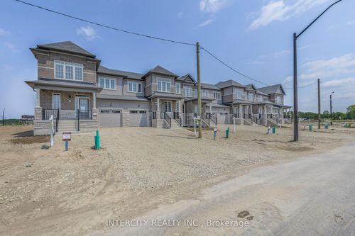 11 Avalon Dr, Wasaga Beach, ON, L9Z0M2 | Card Image