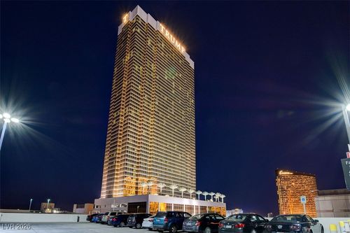 4117-2000 N Fashion Show Dr, Las Vegas, NV, 89109-1936 | Card Image