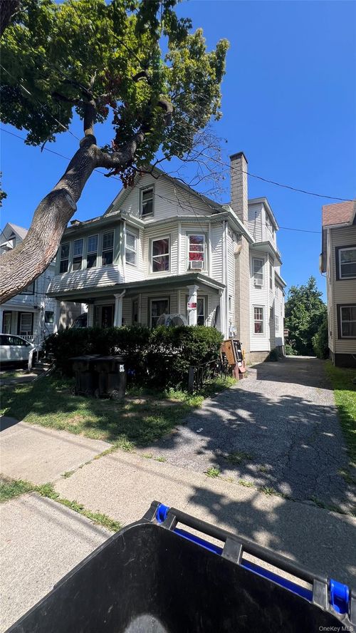 13 Hammersley Ave, Poughkeepsie, NY, 12601-4208 | Card Image