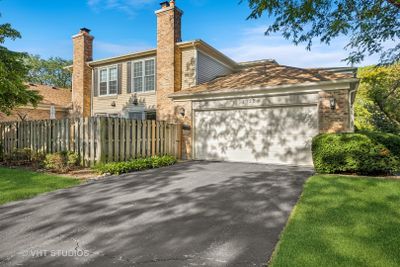 1122 Creekside Drive, Townhouse with 3 bedrooms, 2 bathrooms and 2 parking in Wheaton IL | Image 3