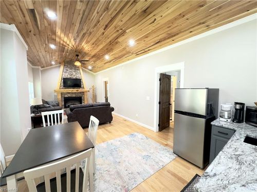 440 Old Railroad Grade Rd, Thurmond, NC, 28683-9406 | Card Image