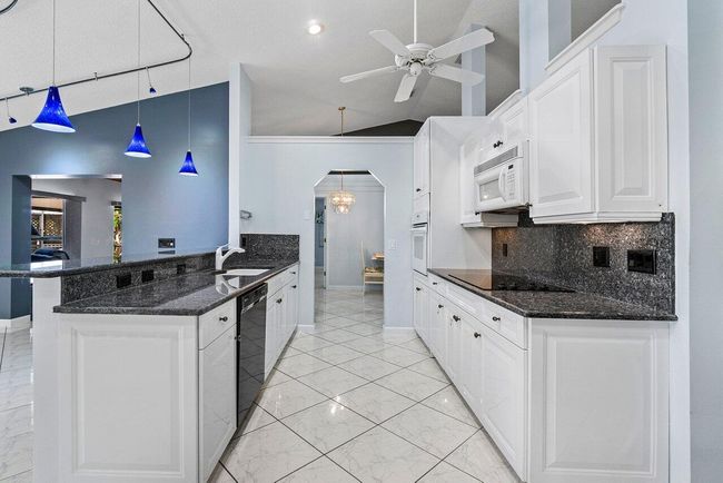 61 W Rubber Tree Dr, House other with 3 bedrooms, 2 bathrooms and null parking in Lake Worth FL | Image 11