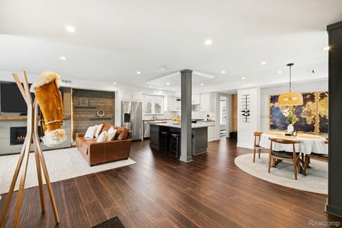 4163 E Maple Ave, Grand Blanc, MI, 48439-7902 | Card Image